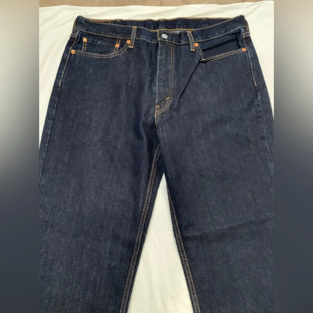 Levi’s 550 Relaxed Fit Dark Wash Men’s Jeans 38x32
